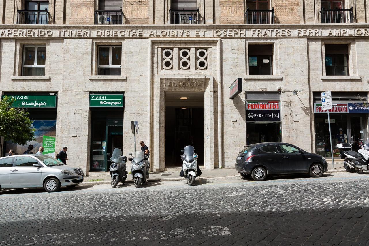 Prestigious Apartment Via Barberini Roma Exterior foto